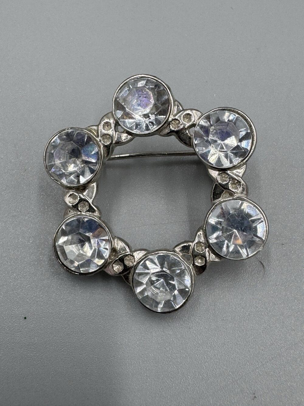 Vintage Clear Stone Wreath Frame Circular Lapel‎ Pin Brooch